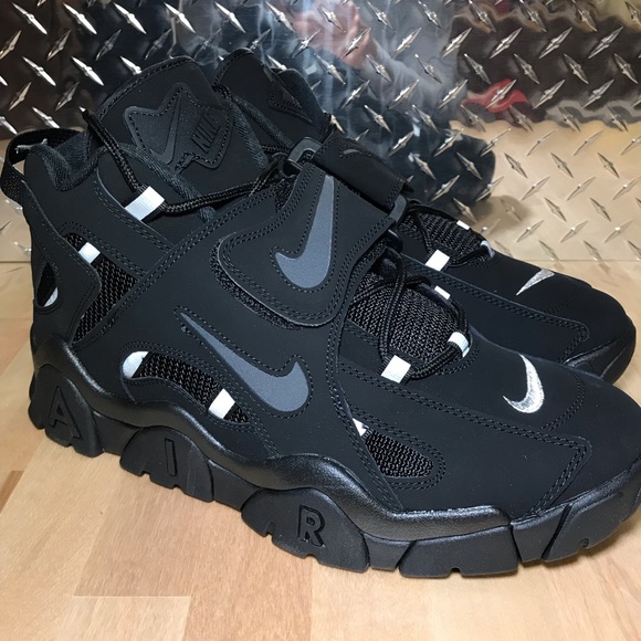 men's nike air barrage mid training shoes